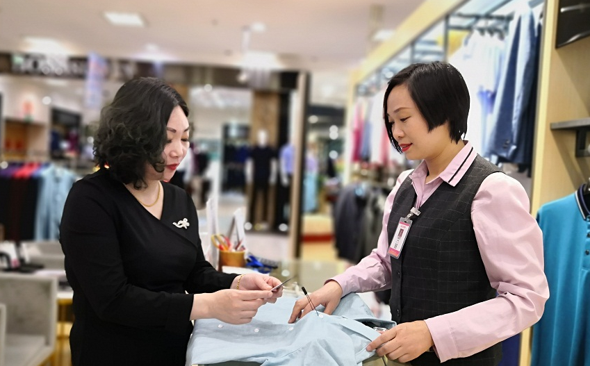 拾金不昧贏贊譽(yù) 熱情服務(wù)出業(yè)績